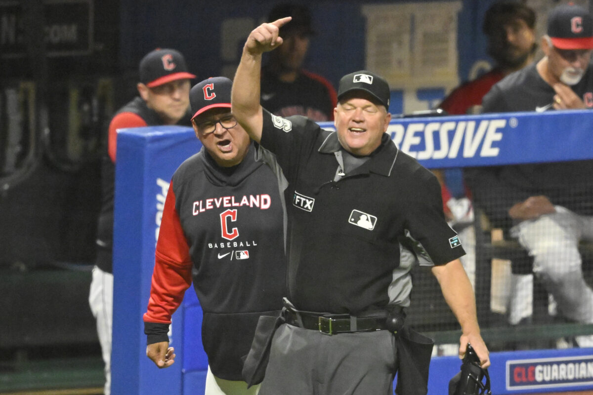 MLB ump threw out both managers on the same play and fans couldn’t believe the wild scene