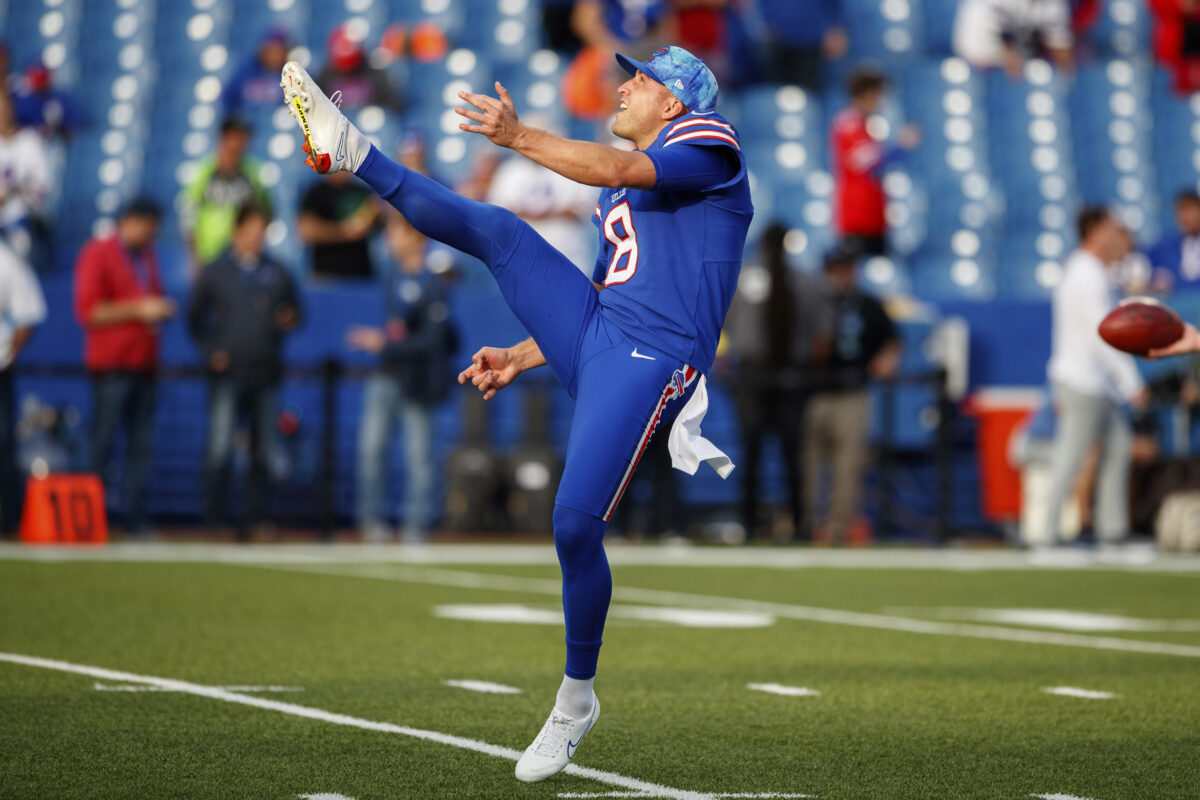 Bills punt for the first time this season, and recover it