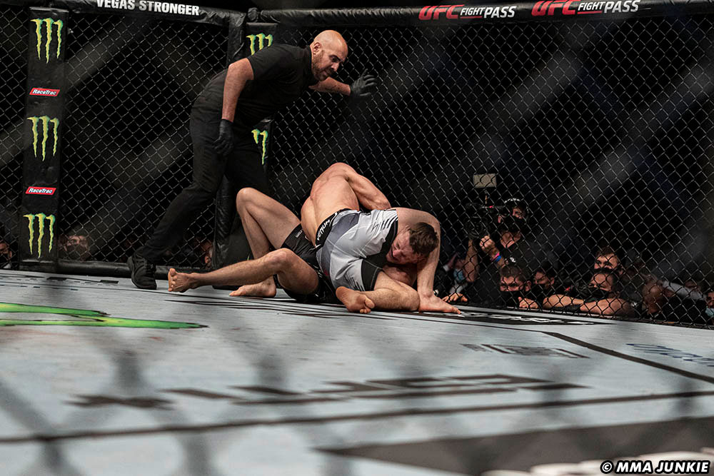 UFC free fight: Islam Makhachev tears through Dan Hooker in Round 1