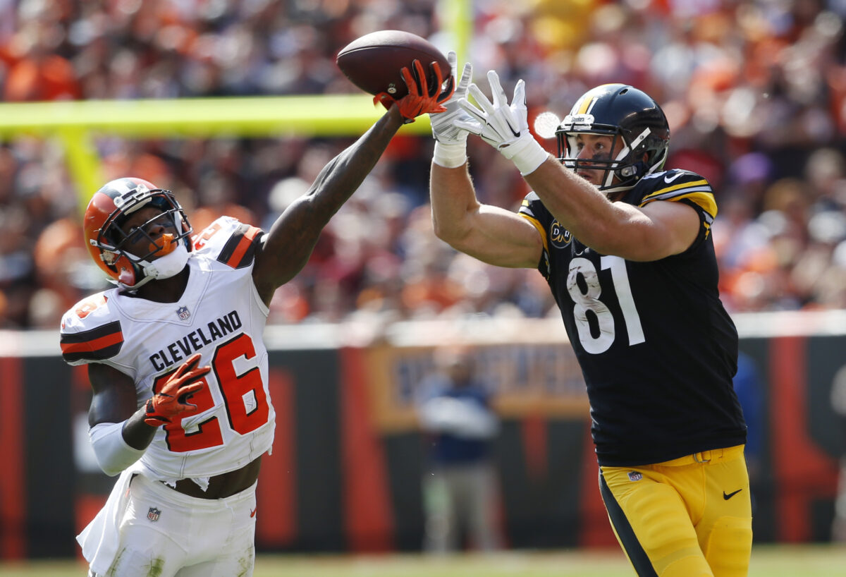 Report: Browns sign TE Jesse James to 53-man roster