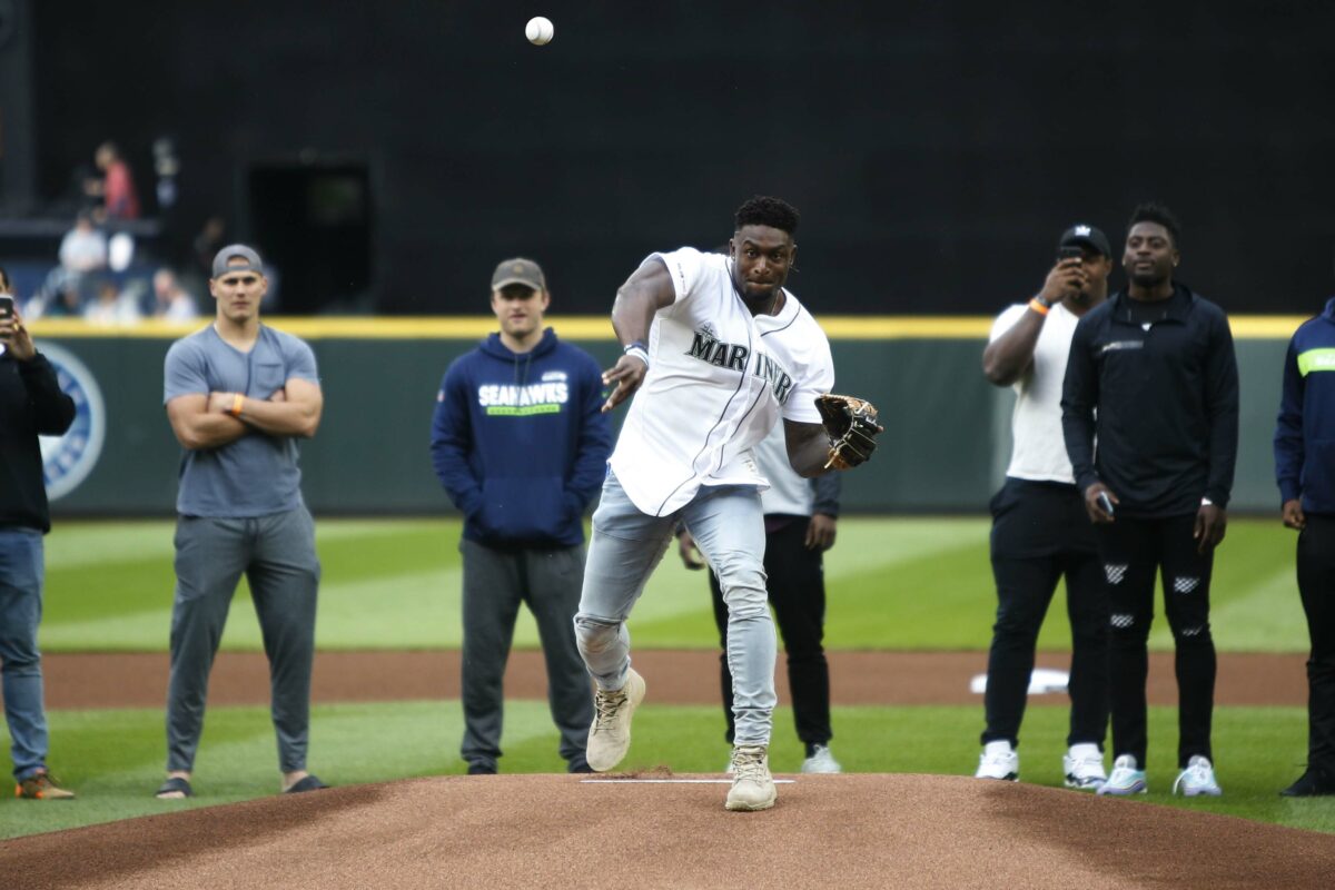 Seahawks and Mariners showing each other some love