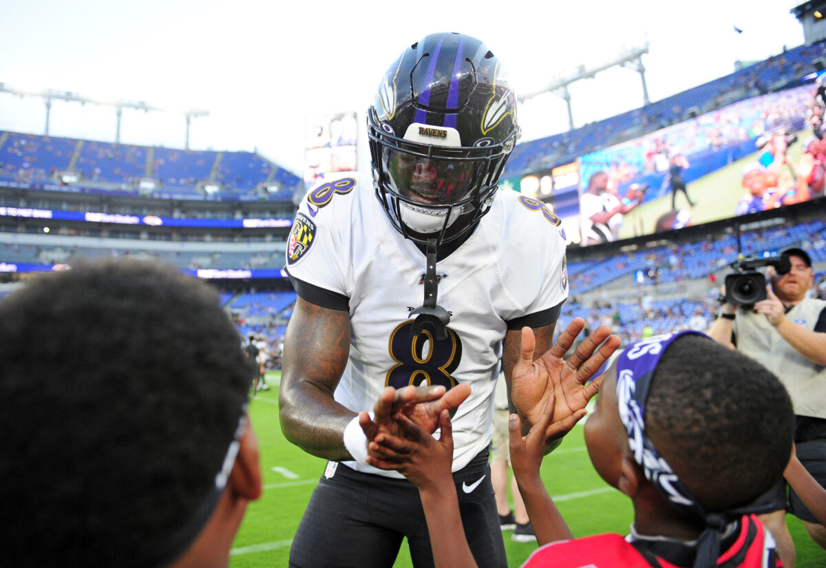Ravens QB Lamar Jackson makes difference in community by visiting with elementary school students