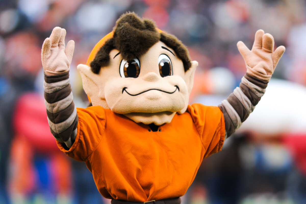 Photos: Brownie the Elf at midfield for 2022