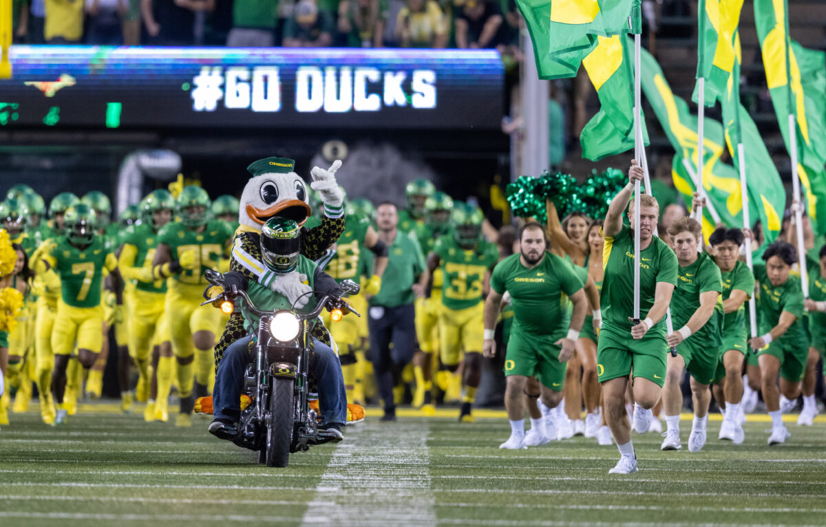 Oregon, UCLA move into the Top 10 ahead of GameDay arriving in Eugene