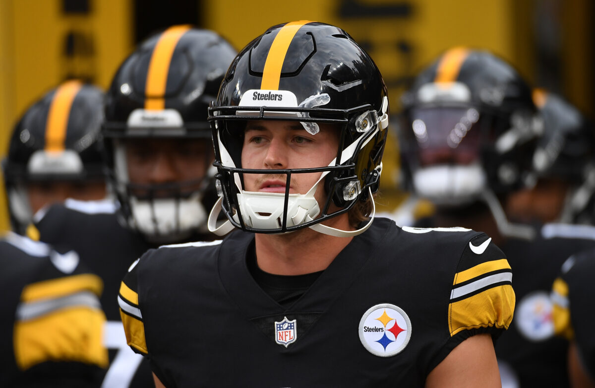 Kenny Pickett in at QB for Steelers in second half