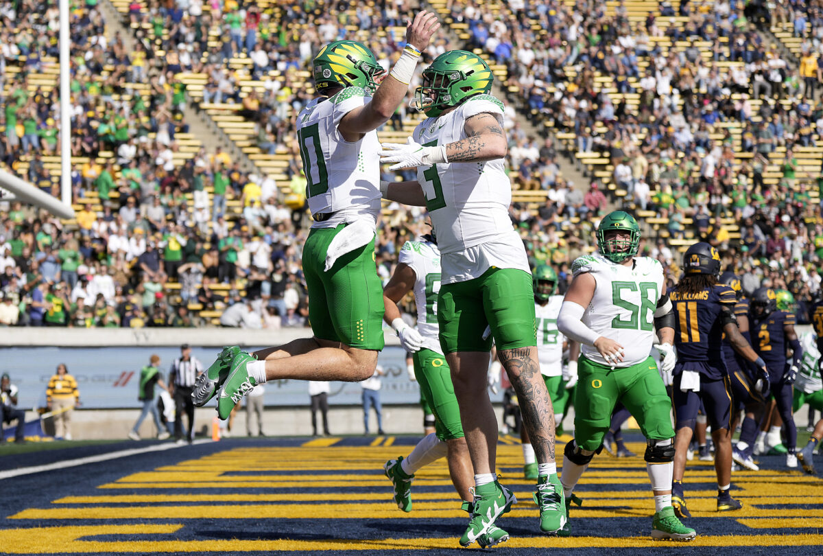 Social Media Buzz: Oregon fans react to Bo Nix’s massive day in Ducks’ win over Golden Bears