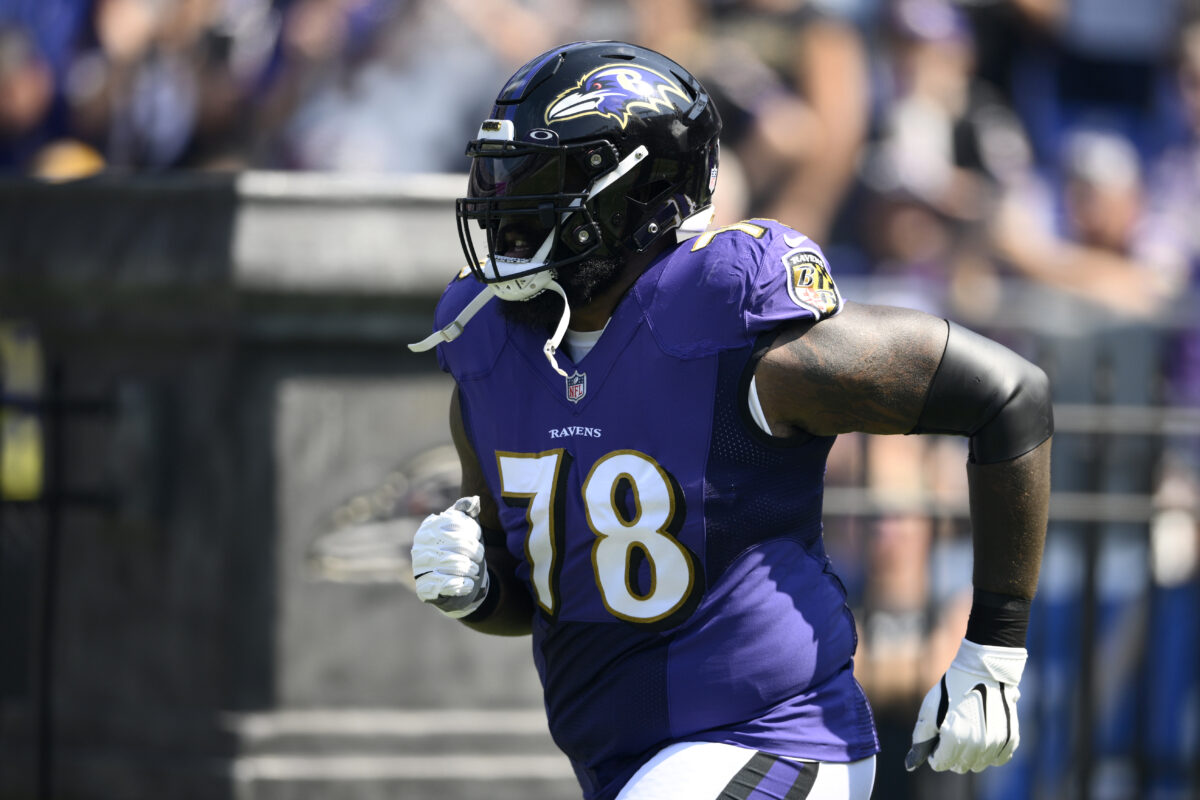 Ravens OT Morgan Moses leaves game with injury in Week 6 vs. Giants