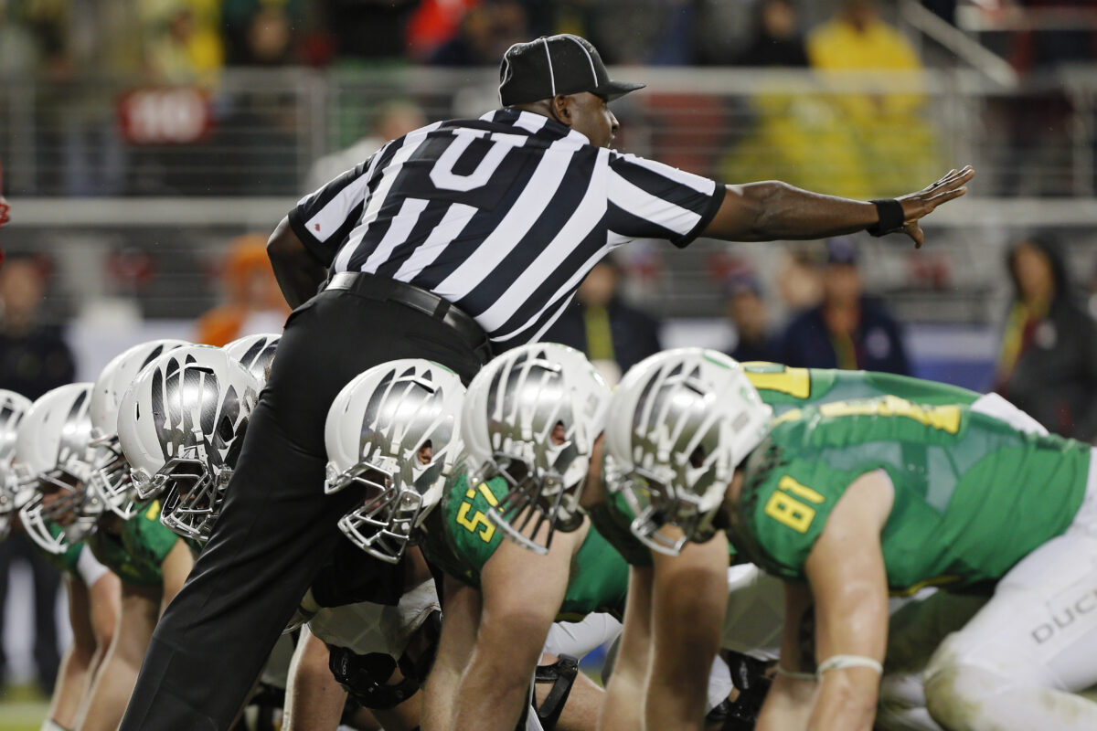 Reaction keeps pouring in after another Pac-12 refs disaster