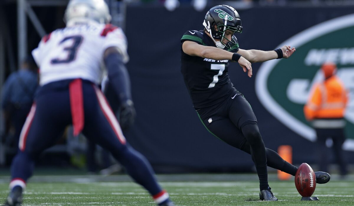 Let’s all admire this futile, yet heroic rabona onside kick attempt by the Jets