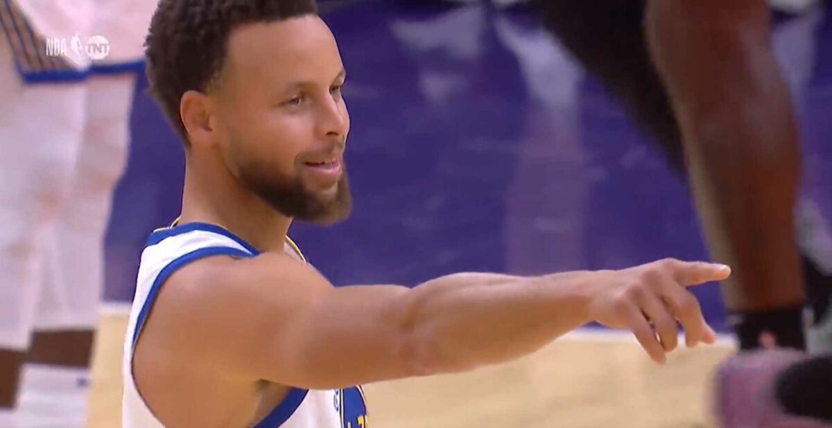 Steph Curry hilariously pointed at Kevin Harlan right after a free throw jinx