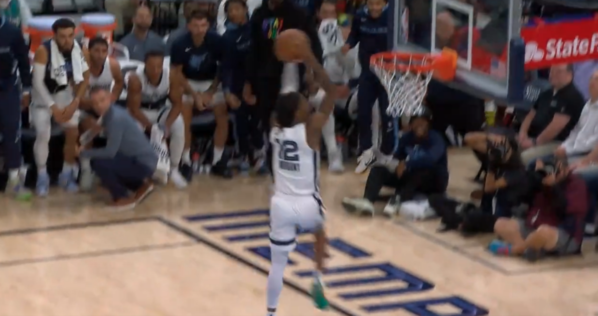 Ja Morant makes spectacular spin-o-rama dunk after steal in Grizzlies preseason game