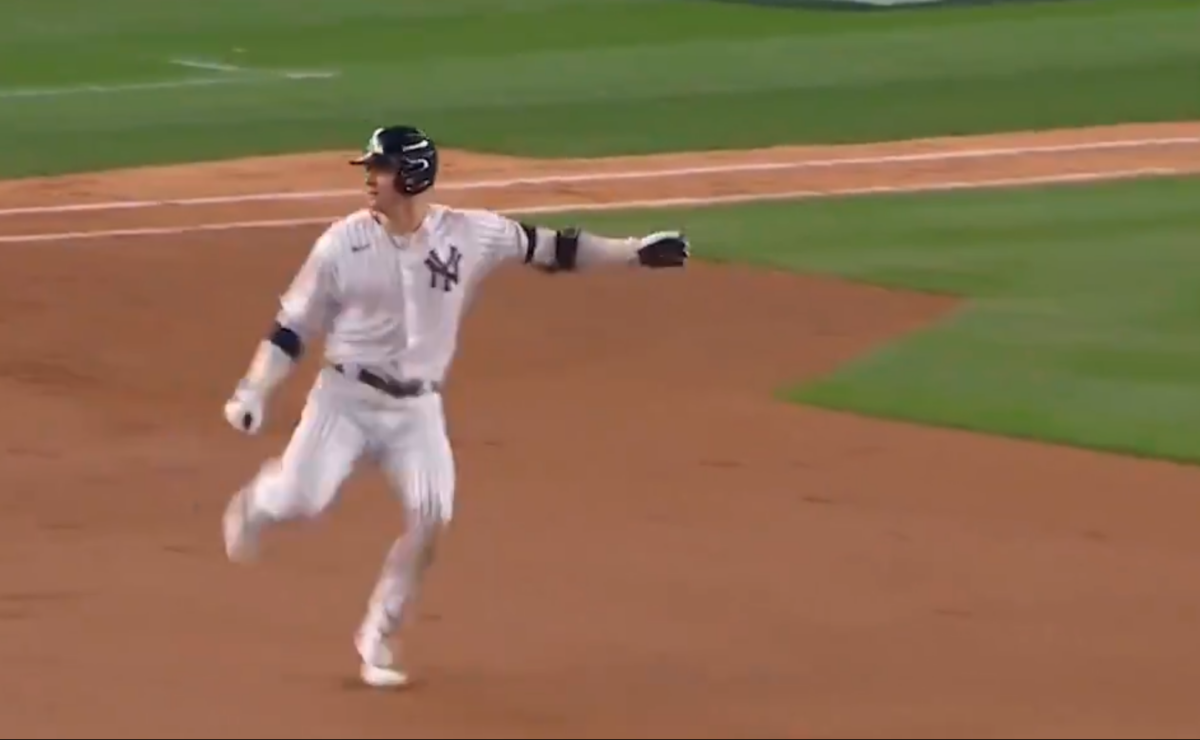 Yankees’ Josh Donaldson was embarrassingly thrown out after misjudging a HR and MLB fans dragged him