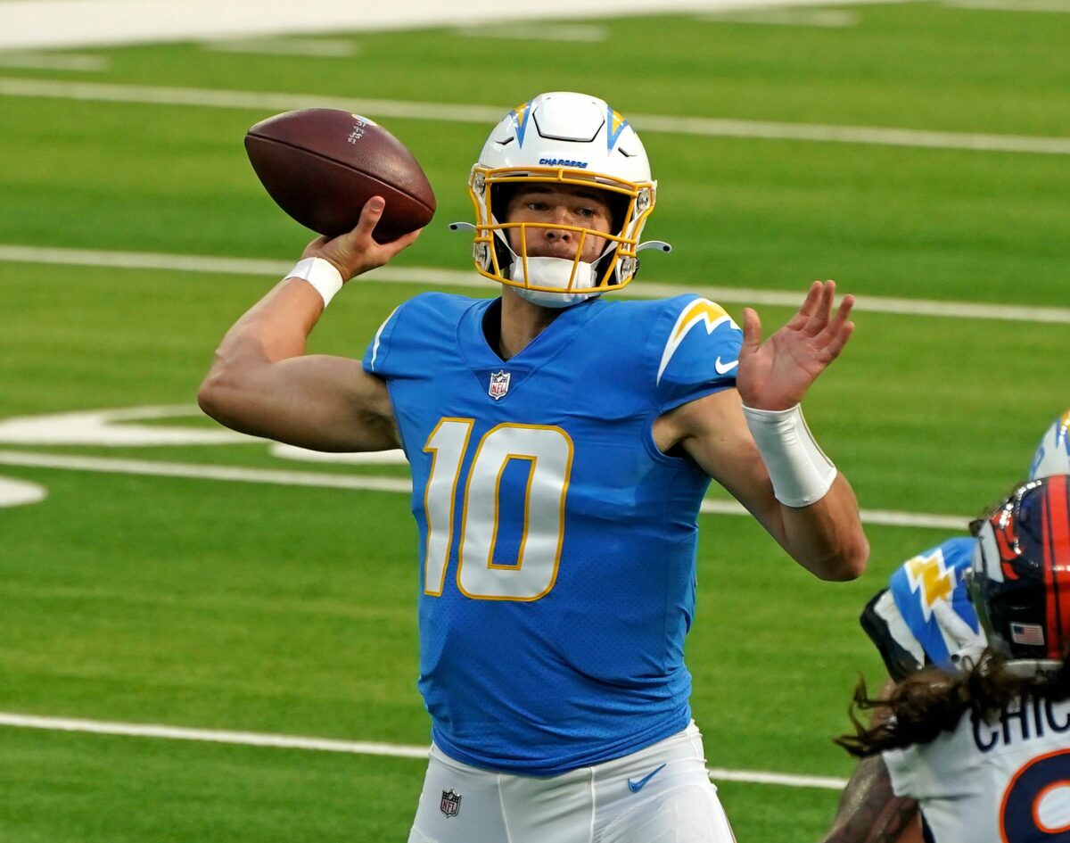 Los Angeles Chargers at Cleveland Browns odds, picks and predictions