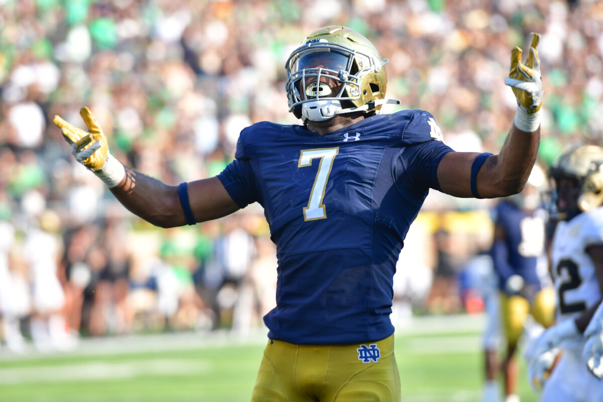 Twitter reacts to Notre Dame’s Isaiah Foskey blocking two punts