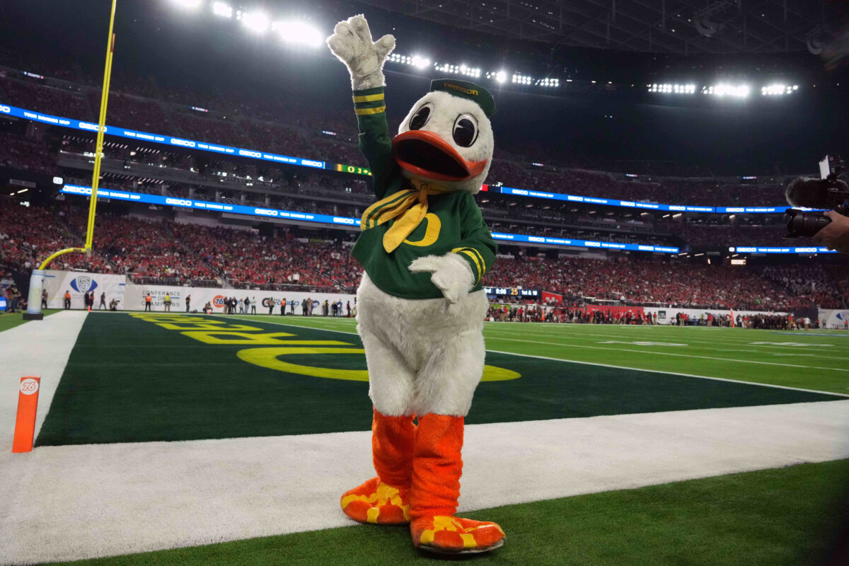 Oregon continues to climb up the USA TODAY Coaches poll