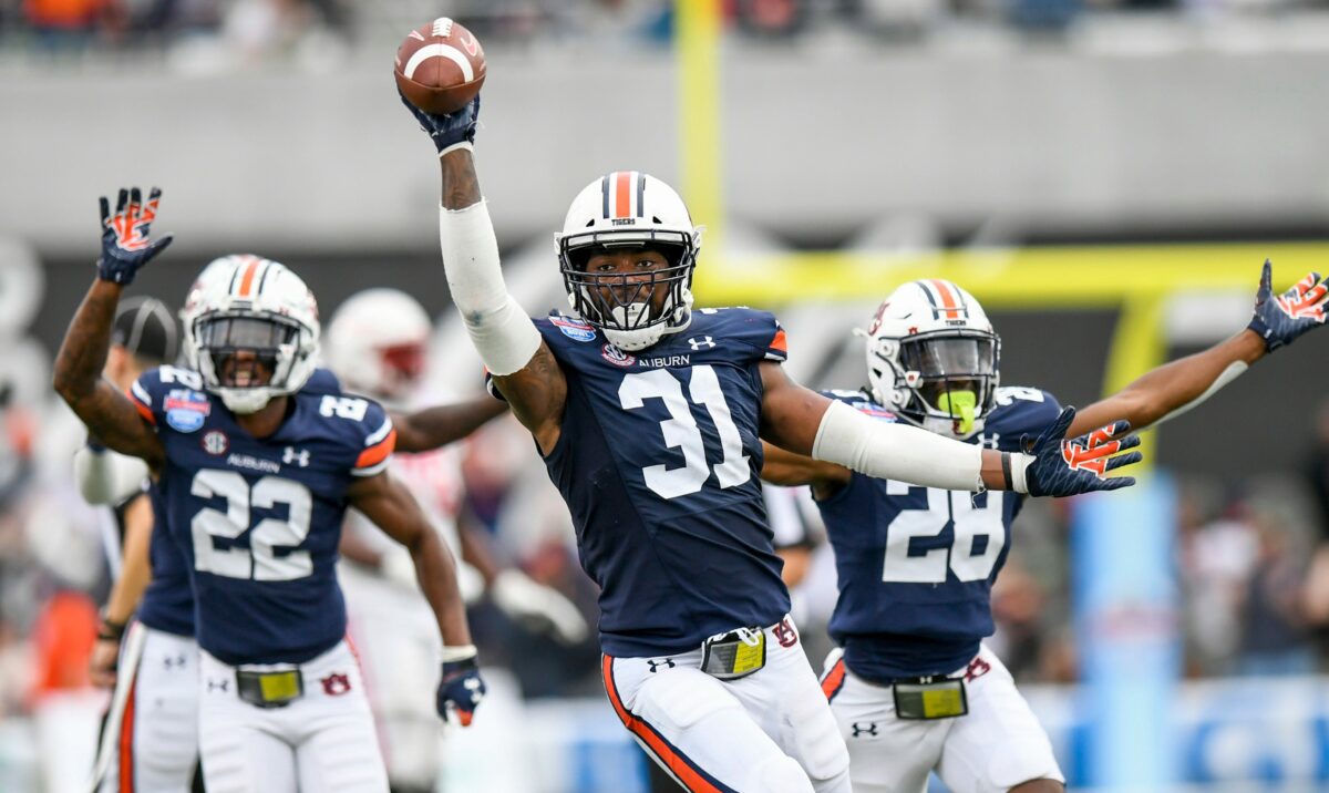 Auburn Morning Rush: Tigers player signs with Panthers, Auburn practice gets visitor