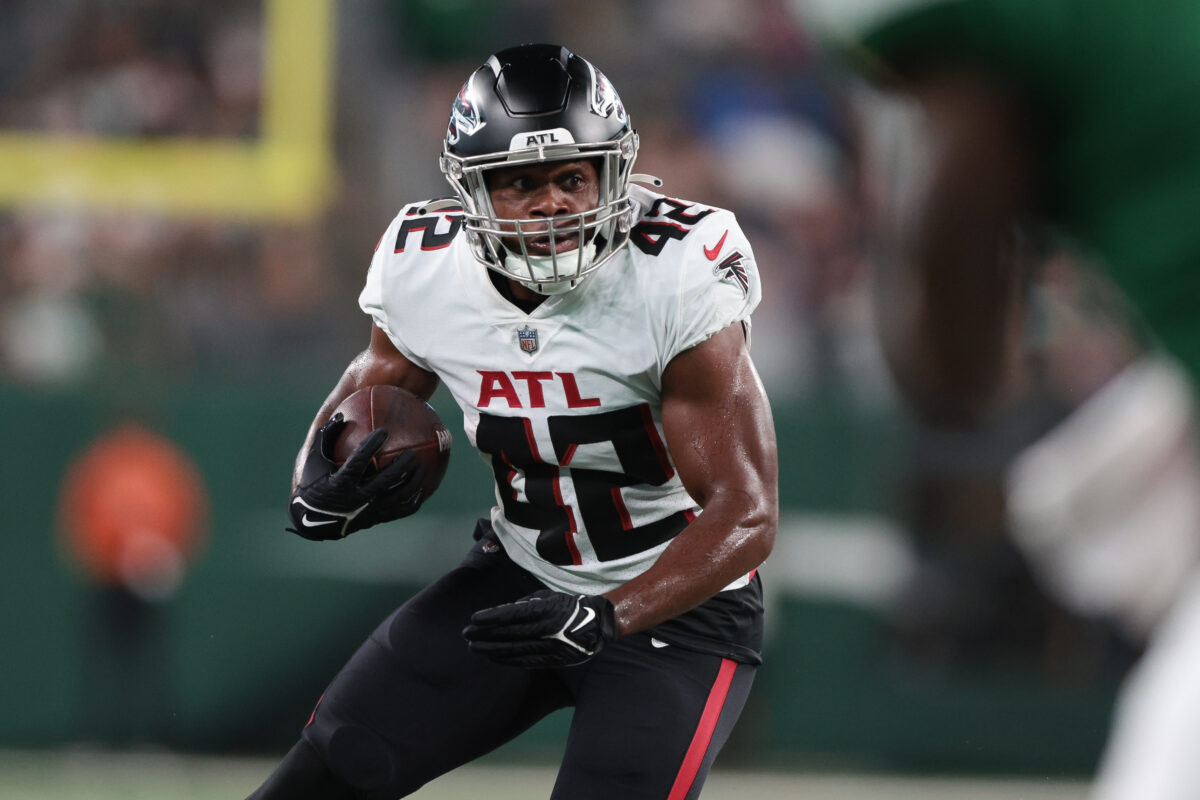 Falcons elevate RB Caleb Huntley from practice squad