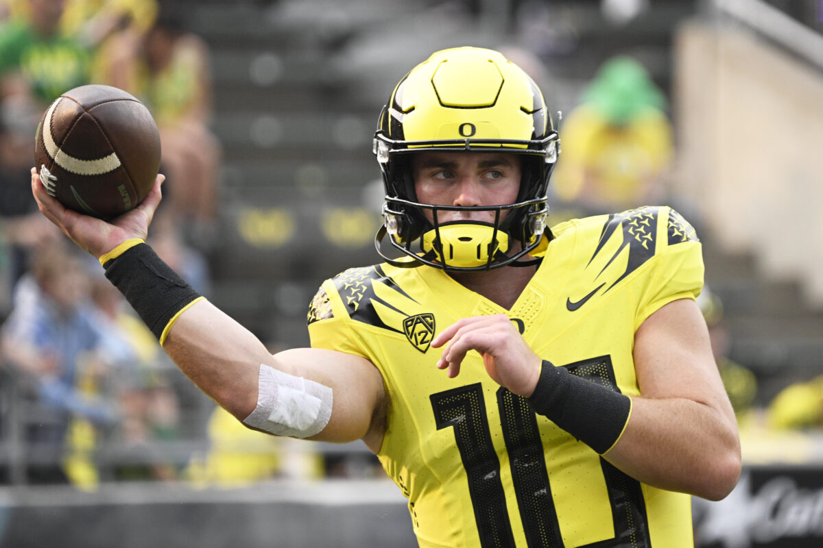 Ranking the Pac-12 QBs through Week 8: Bo Nix is finally getting respect from PFF