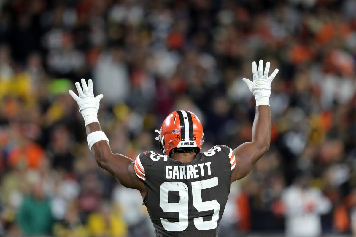 WATCH: Myles Garrett returns to the field for first time since accident