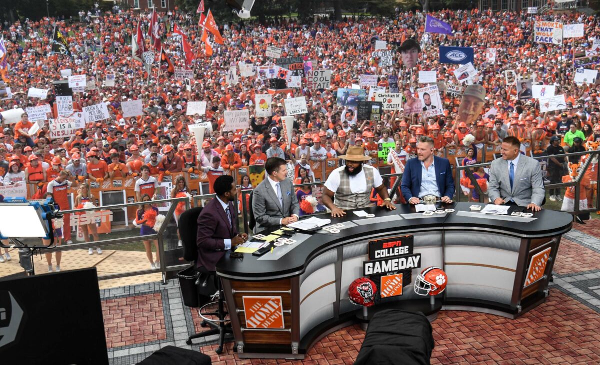 Gallery: The best College GameDay signs from its visit to Clemson