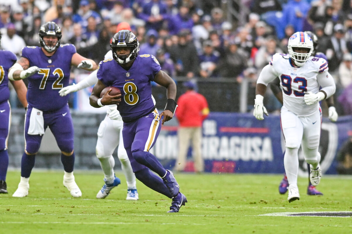 Lamar Jackson with another mind-boggling play for Ravens