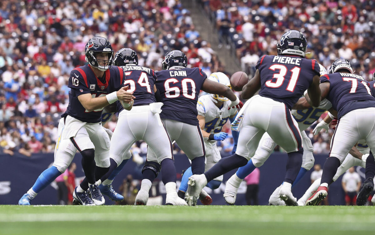 6 fascinating facts about Texans RB Dameon Pierce against the Chargers