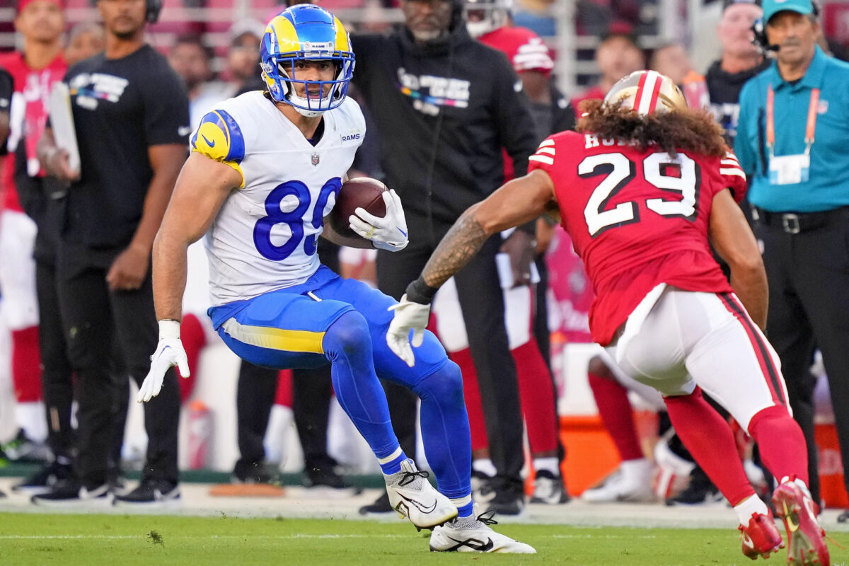 Tyler Higbee suffers neck injury in 1st quarter vs. 49ers, questionable to return