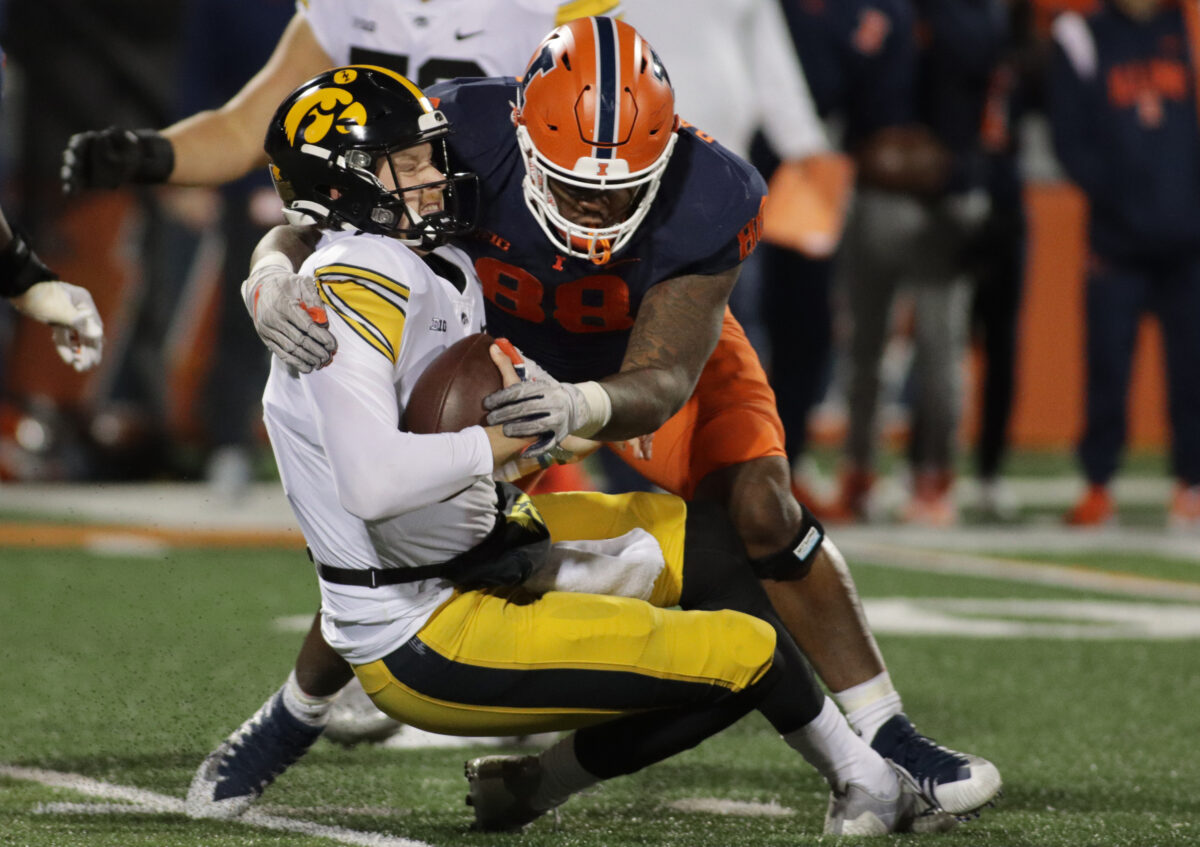 Social media reacts to the Iowa Hawkeyes’ latest offensive nightmare, 9-6 loss to Illinois