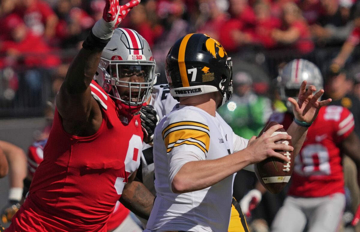 Social media reactions: Iowa Hawkeyes fans suffer through blowout loss at Ohio State Buckeyes