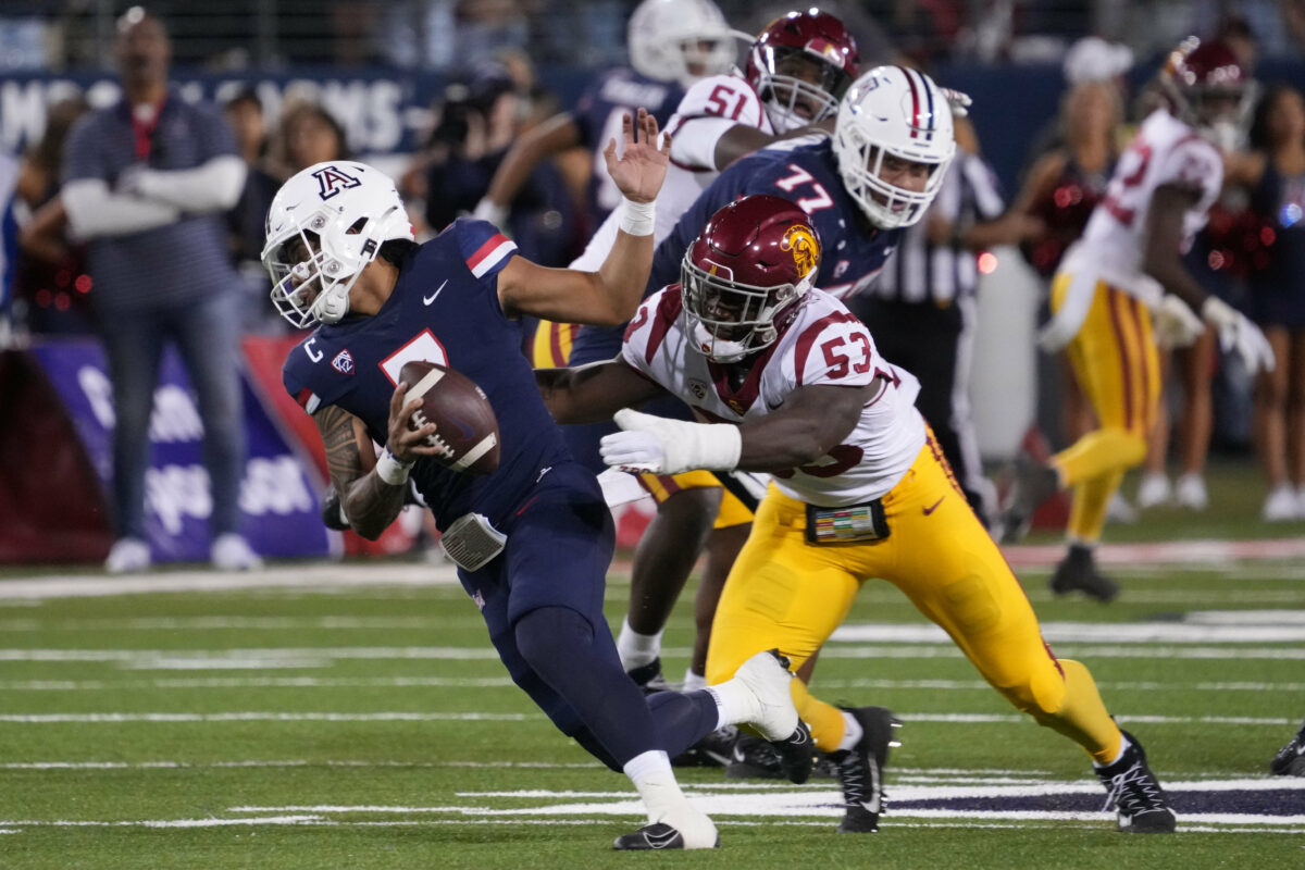 USC defense, missing Eric Gentry and several other players, hangs on and survives vs Arizona