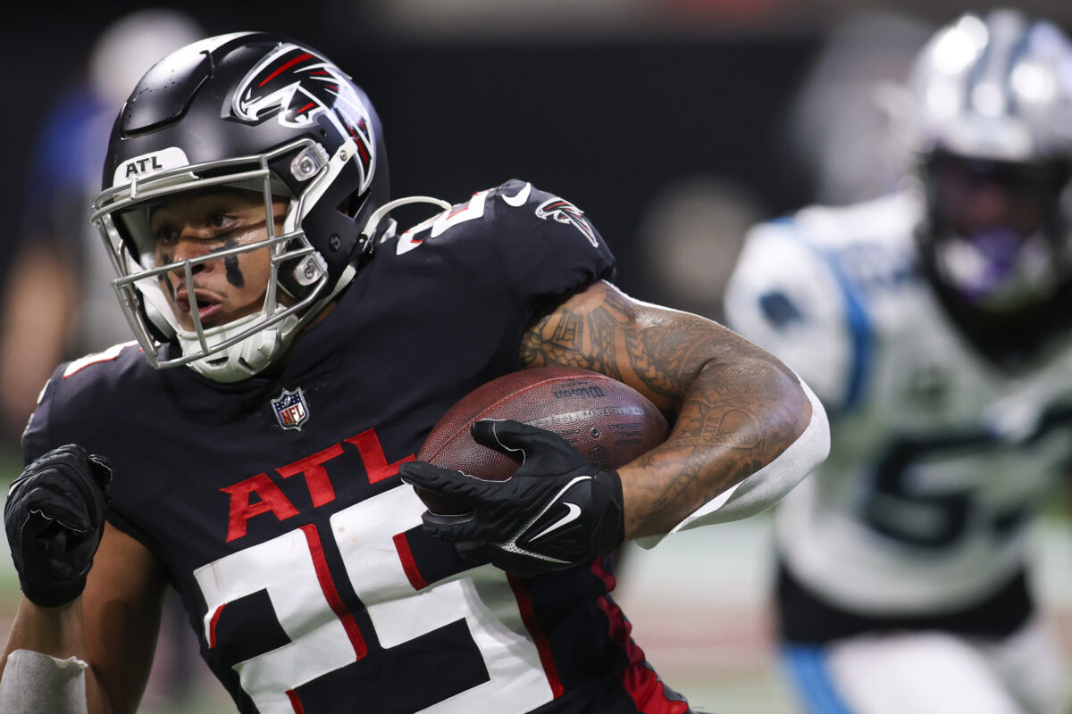 Watch: Falcons RB Tyler Allgeier takes screen pass 25 yards for TD