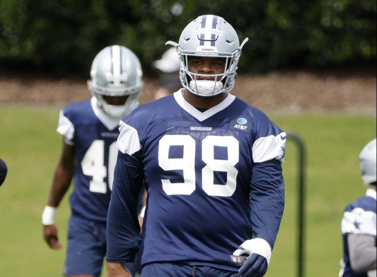 Cowboys DT Quinton Bohanna heads to locker room with shoulder injury