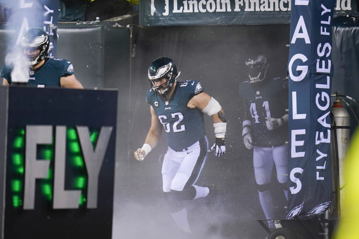 Jason Kelce breaks down the difference between Eagles and Cowboys fans