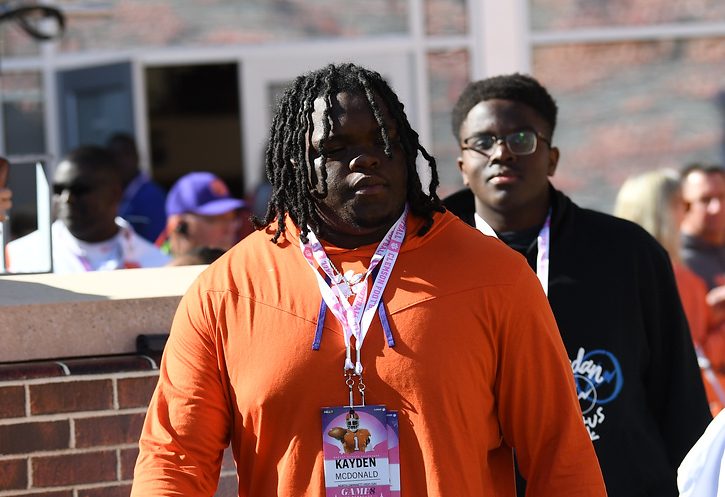 Clemson defensive tackle target commits elsewhere
