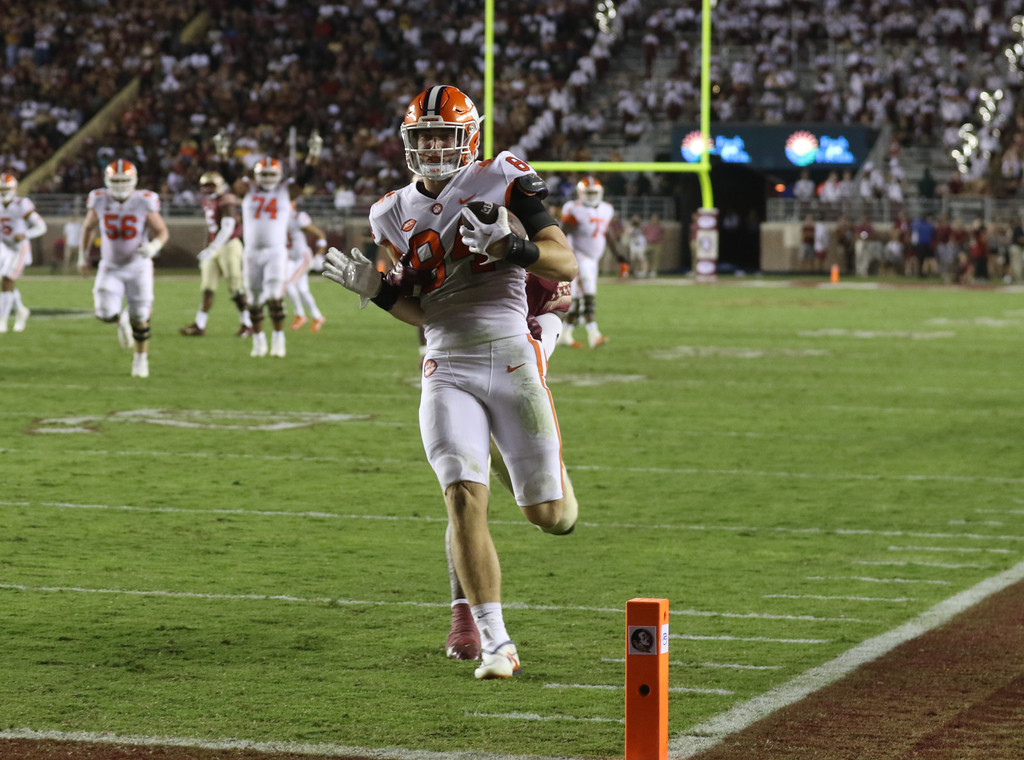Clemson patiently waits, cashes in on trick play