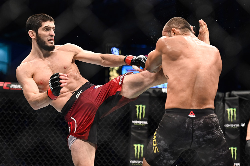 Javier Mendez: Islam Makhachev works year-round on striking, but Khabib Nurmagomedov only did part time