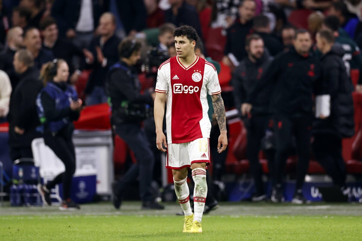 Hinchas del Ajax dan duro a Jorge Sánchez: “es limitado y super torpe”