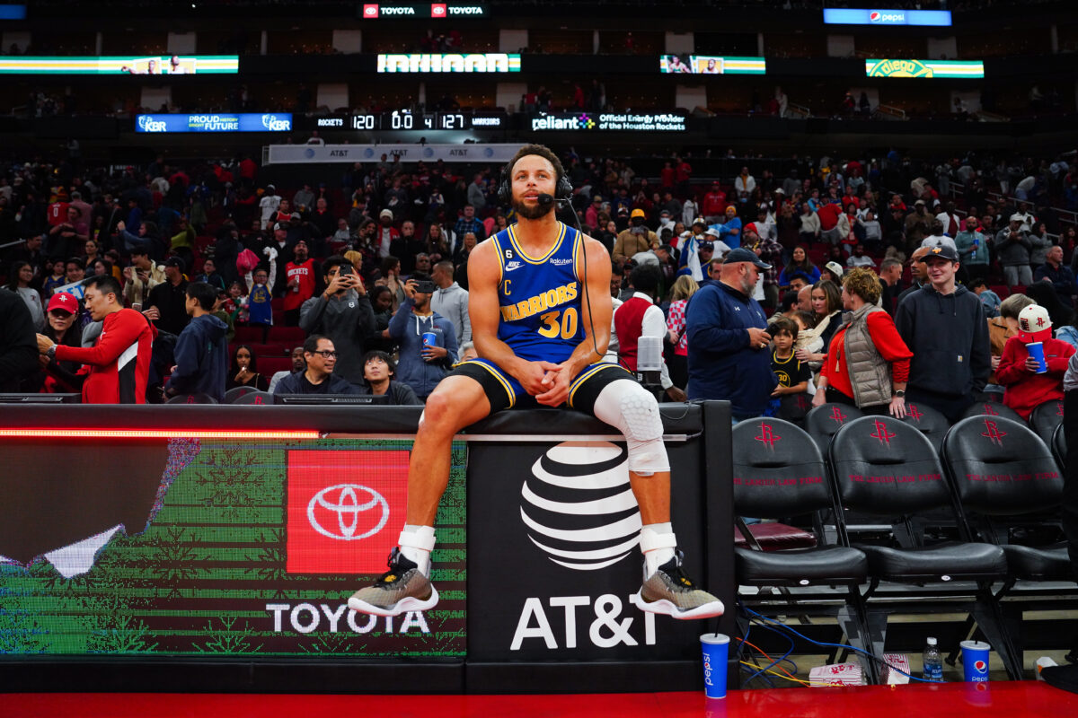 Watch: Steph Curry hits night night celebration after drilling dagger vs. Rockets