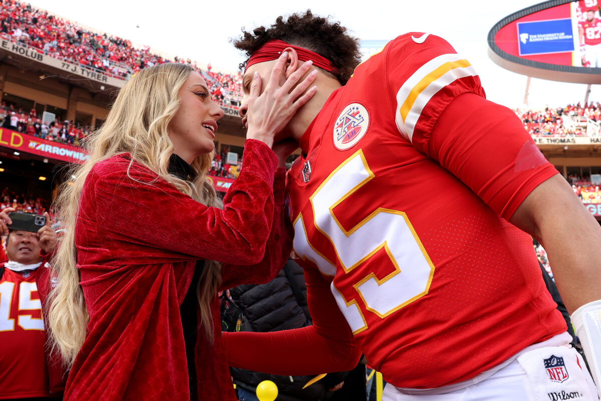 Chiefs QB Patrick Mahomes shares first photo of newborn son