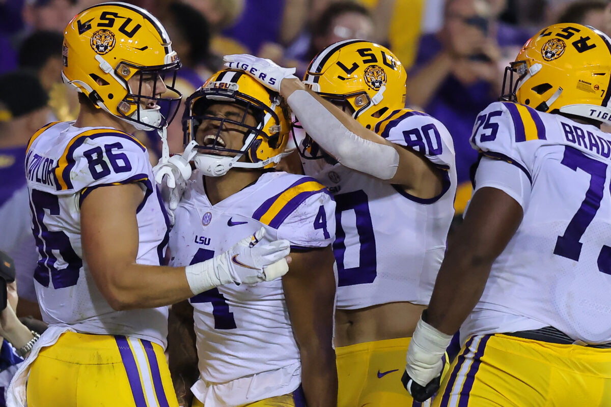 LSU at Arkansas: Prediction, point spread, odds, best bet for Week 11