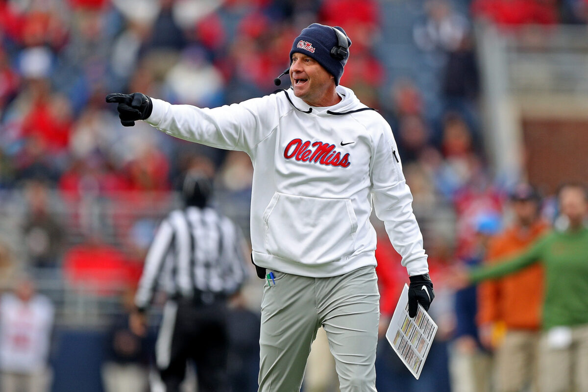 Lane Kiffin shoots down report that he is headed to Auburn