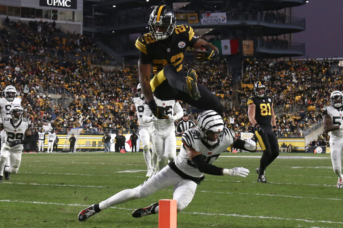 LOOK: Twitter reacts to Najee Harris hurdling a defender for a TD