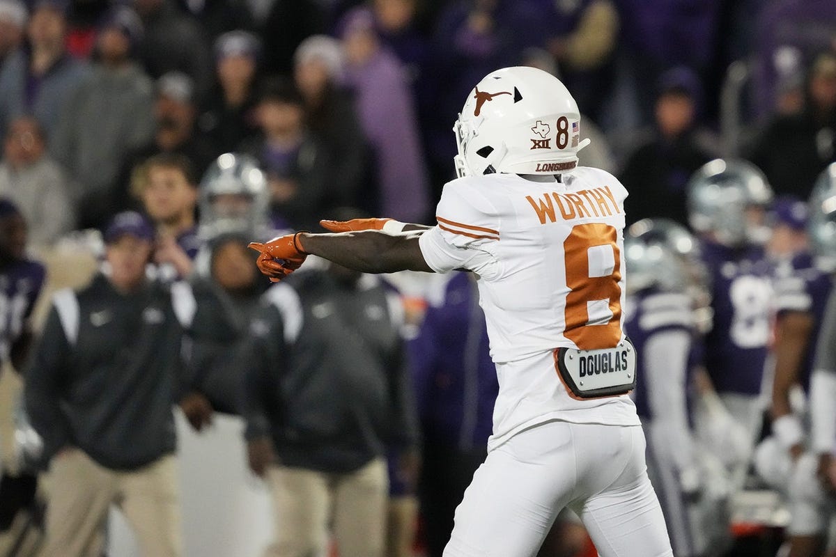 Texas vs. Kansas: Who the experts are predicting to win