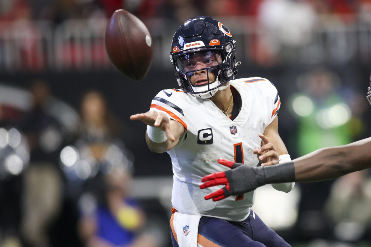 Bears QB Justin Fields reportedly didn’t dislocate his shoulder after all