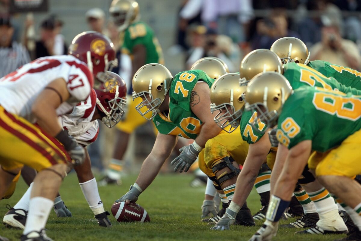Notre Dame-USC: Should Irish wear green each year for rivalry game?