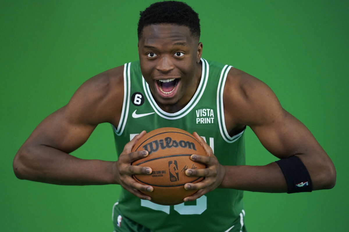 Mfiondu Kabengele reportedly traveling with Celtics; may debut with Boston