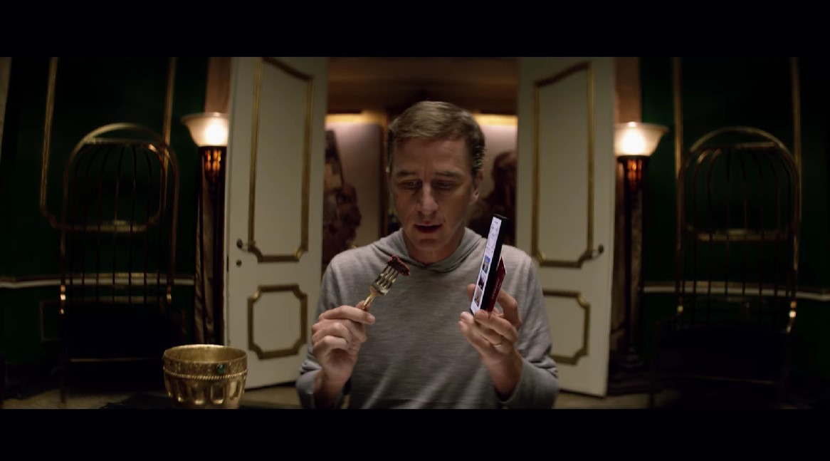 Cooper Manning steals the spotlight in latest Caesars commercial