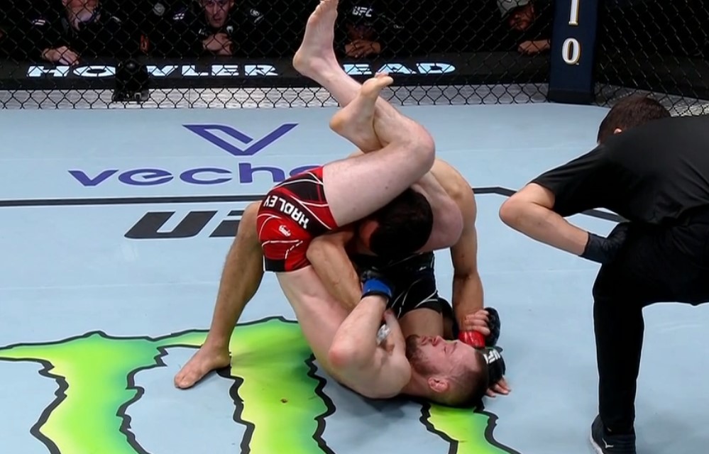 UFC Fight Night 214 video: Jake Hadley shines, taps Carlos Candelario for first promotional win