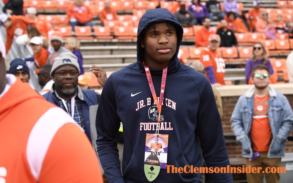 5-star WR talks ‘fun’ first Clemson visit, new offer from Tigers