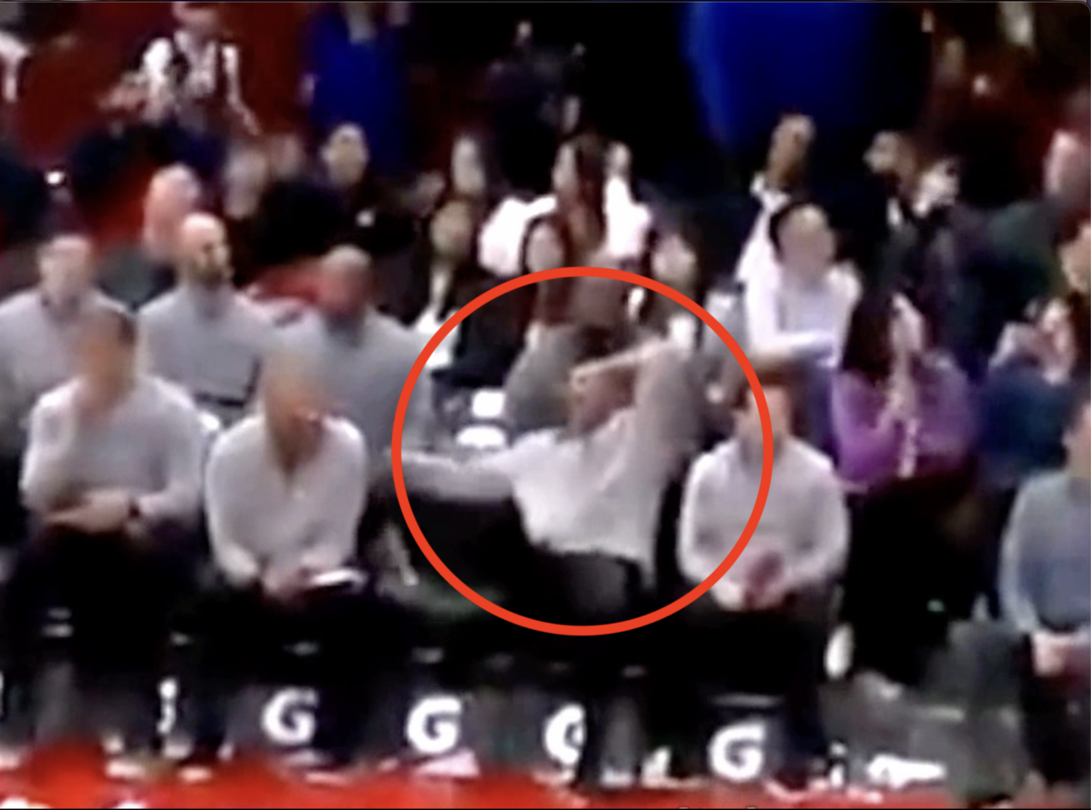 Stephen Curry hit an unbelievable shot and a Rockets assistant coach had the funniest reaction possible